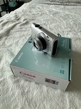 Canon PowerShot 330 Silver Compact Digital Camera - fully working